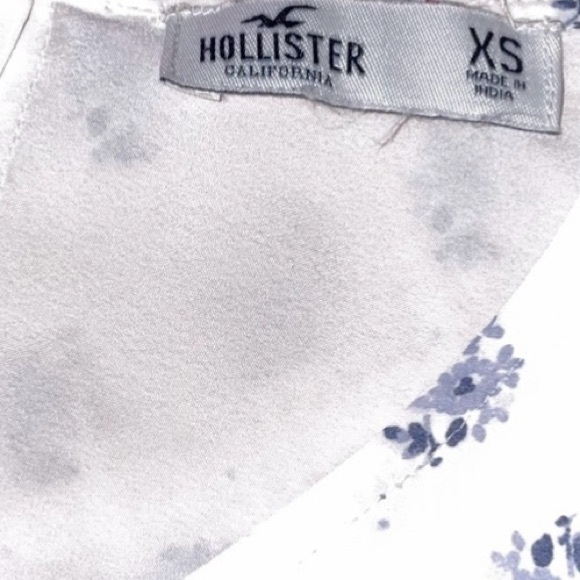 Hollister White and Blue Floral romper - EUC - Picture 6 of 6